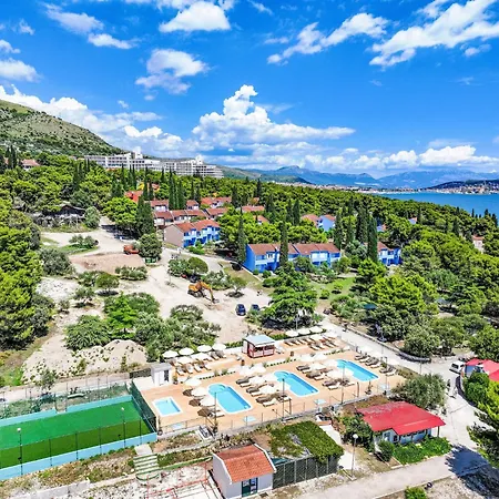 Medena-2 By Interhome Τρογκίρ